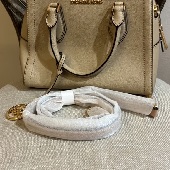 Michael Kors Purse Never Used - Picture 5 of 5